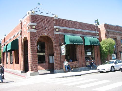 Linn's Bakery and Cafe. A Good Place For Lunch