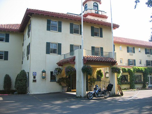 Historic Columbia Gorge Hotel