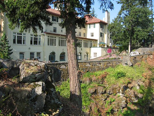Historic Columbia Gorge Hotel