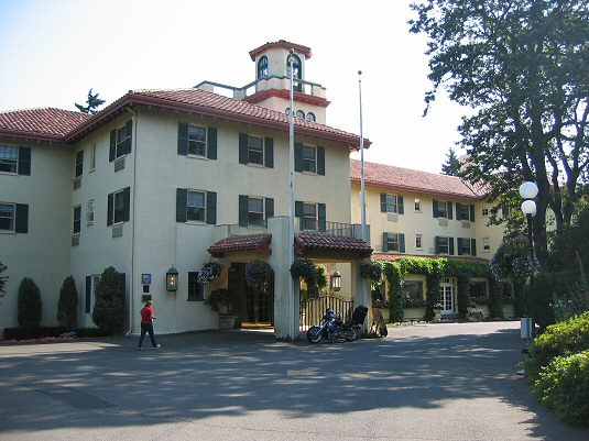 Historic Columbia Gorge Hotel