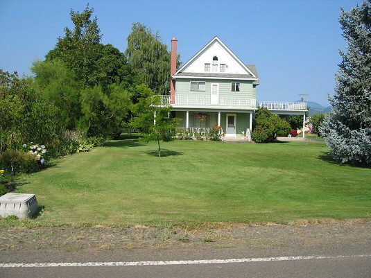 Farm House on Fruit Loop in Hood River