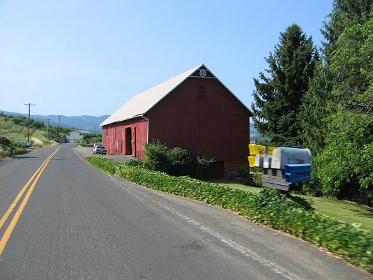Old Barn on Fruit Loop in Hood River