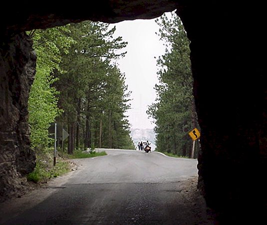Mt. Rushmore Through The Tunnel