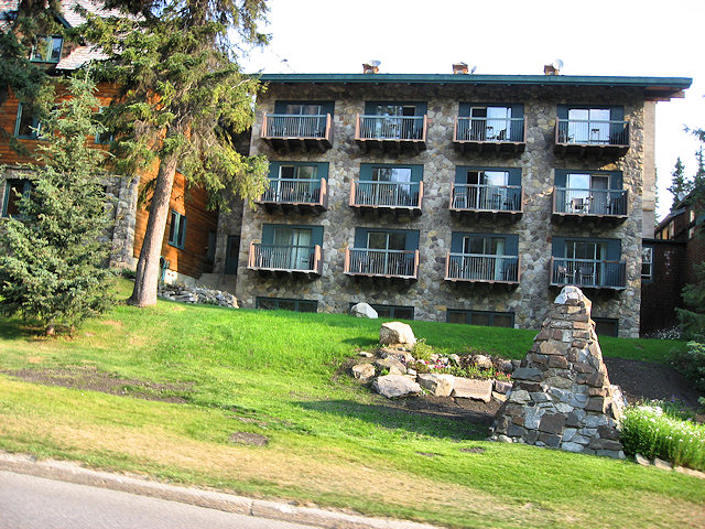 Deer Lodge at Lake Louise, AB