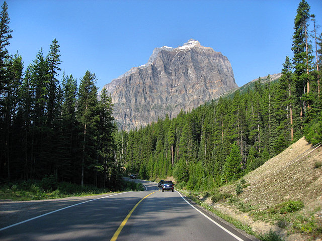 Road to Moraine Lake