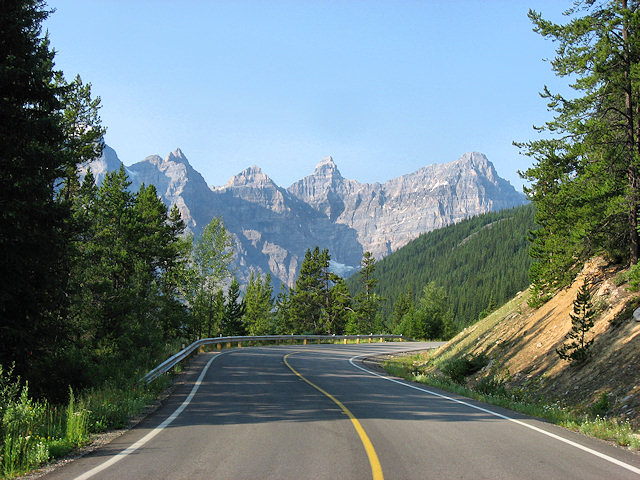 Road to Moraine Lake - Ten Peaks