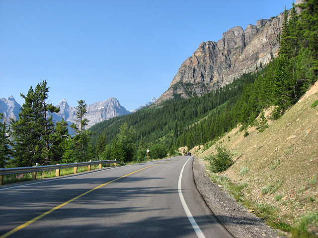 Road to Moraine Lake