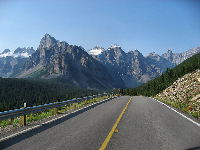 Road to Moraine Lake - Ten Peaks