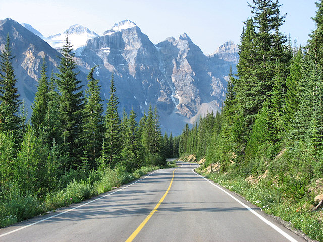 Road to Moraine Lake - Ten Peaks