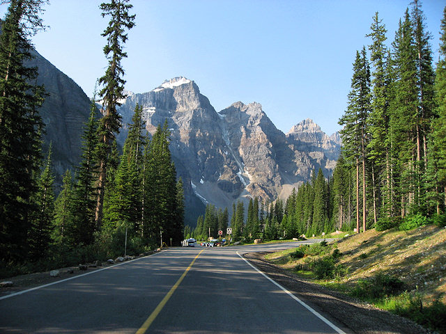 Road to Moraine Lake