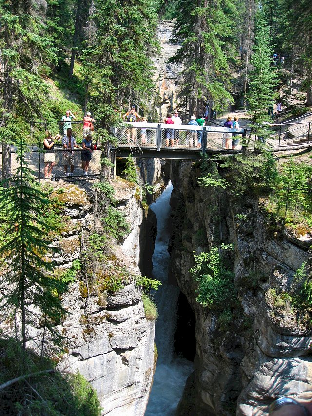 Maligne Canyon