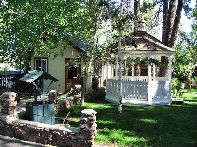 Castlewood Cottages Grounds
