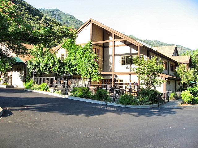 Yosemite View Lodge