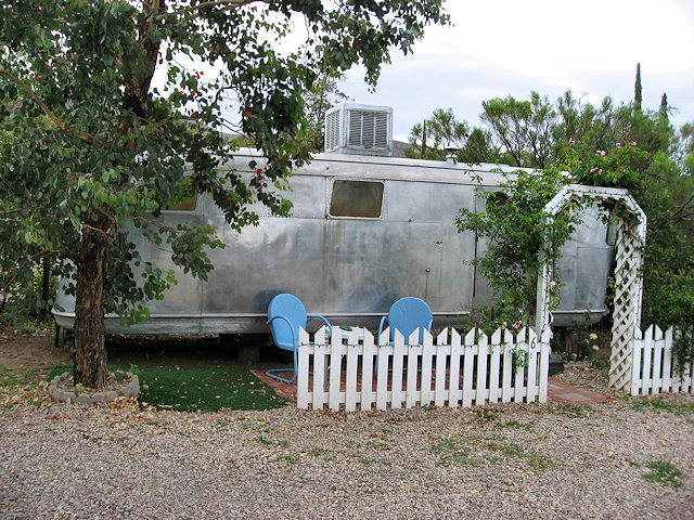 The 1951 Royal Mansion - Our Vintage Trailer For The Night