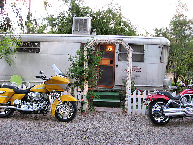The 1951 Royal Mansion - Our Vintage Trailer For The Night